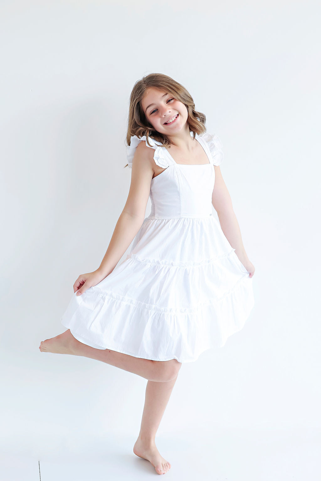 Vestido blanco con mangas para niñas y jóvenes