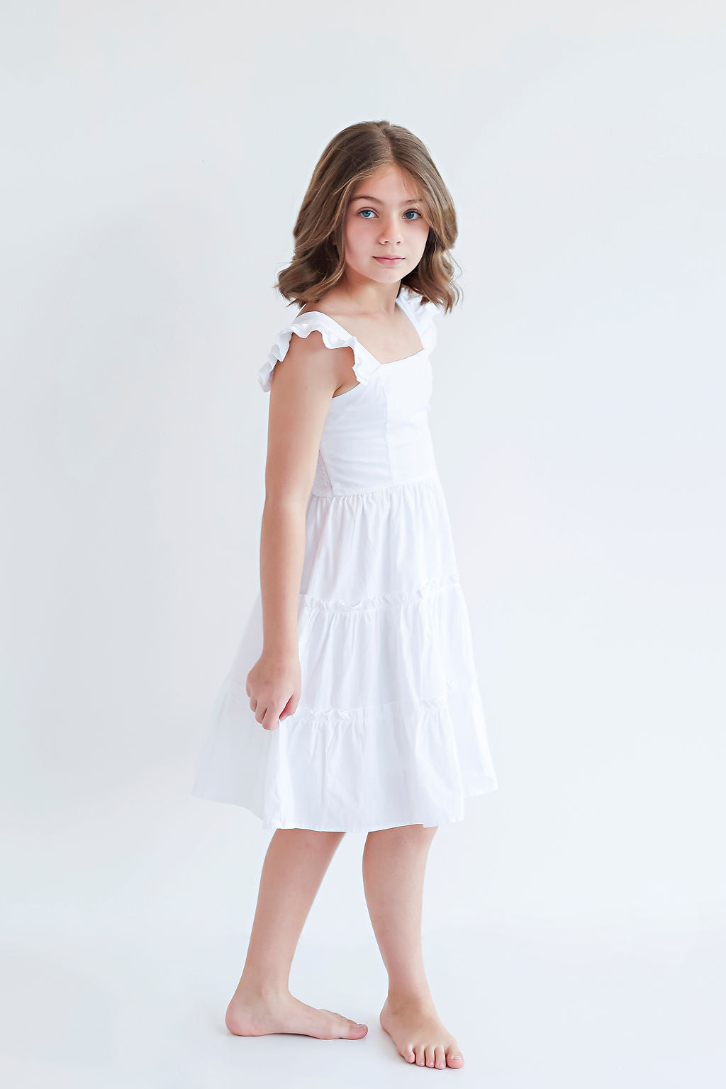 Vestido blanco con mangas para niñas y jóvenes