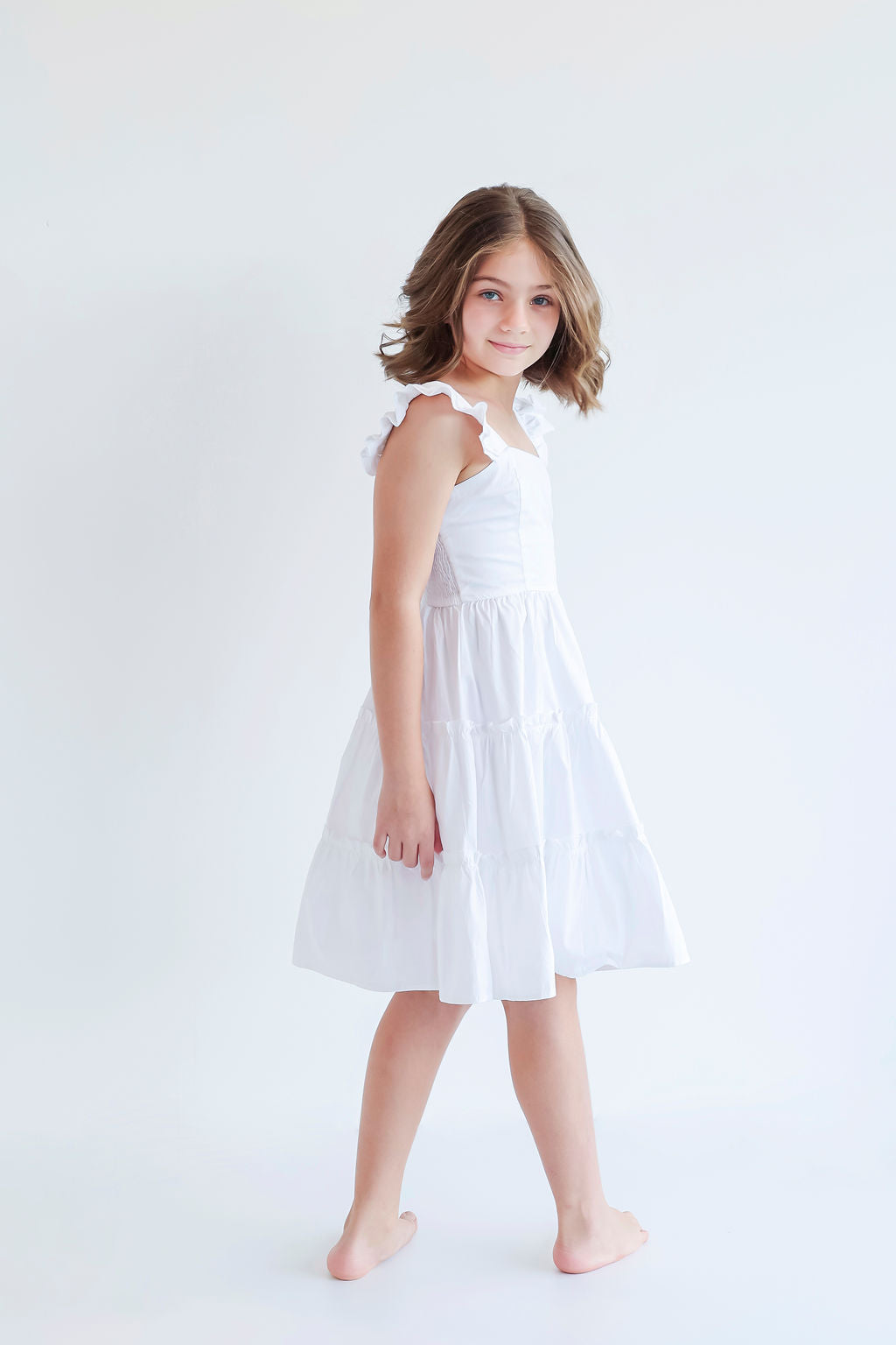 Vestido blanco con mangas para niñas y jóvenes