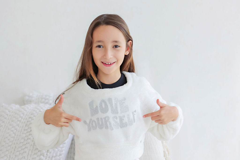 Sweater  blanco "love yourself"