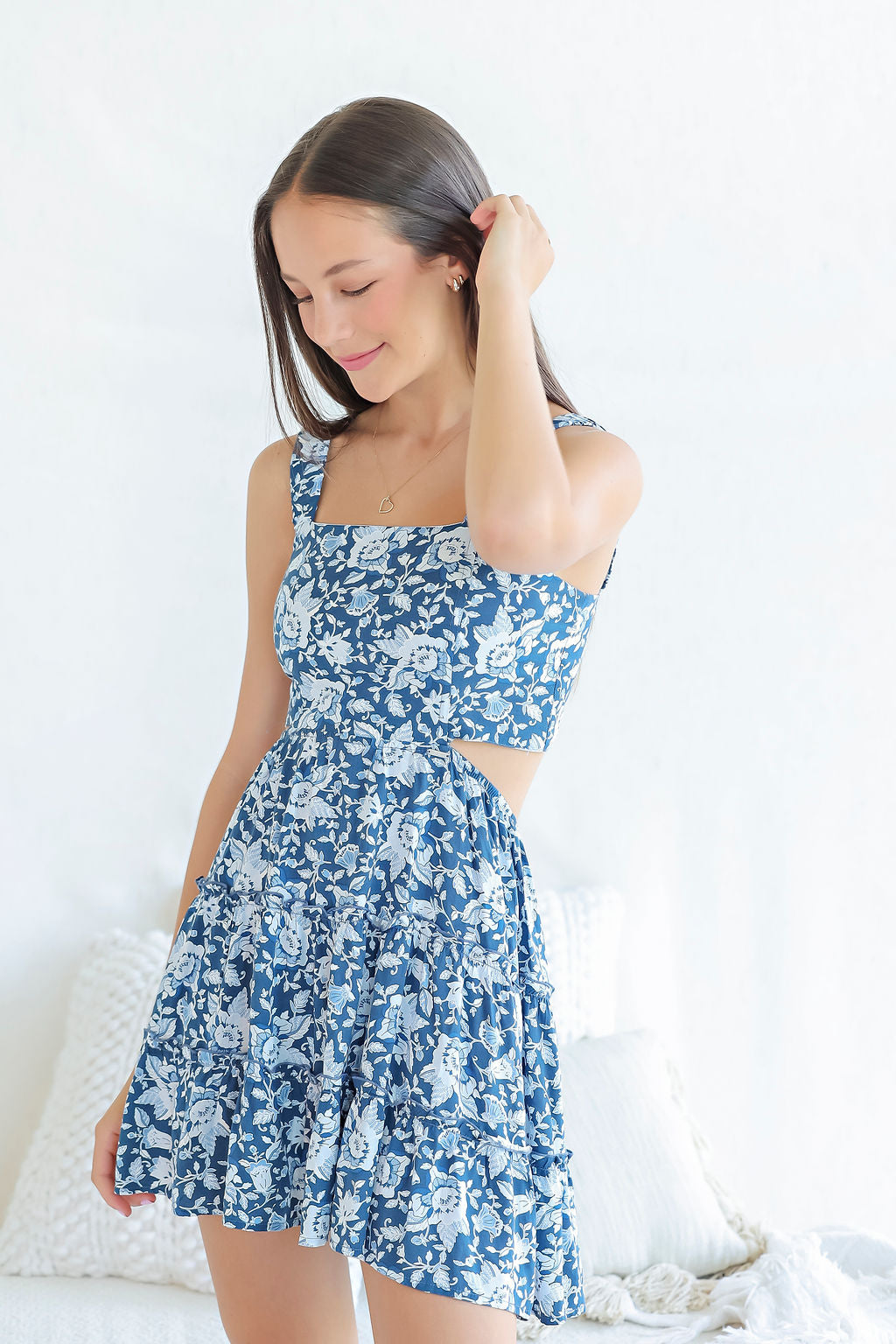 Vestido sin mangas con aberturas y estampado floral azul